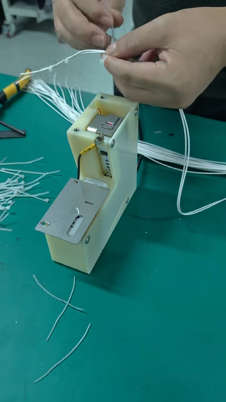 Sabit Kablo Bağı Otomatik Germe ve Kesme Makinesi (Endüktif Tetik) JW-SLQ
