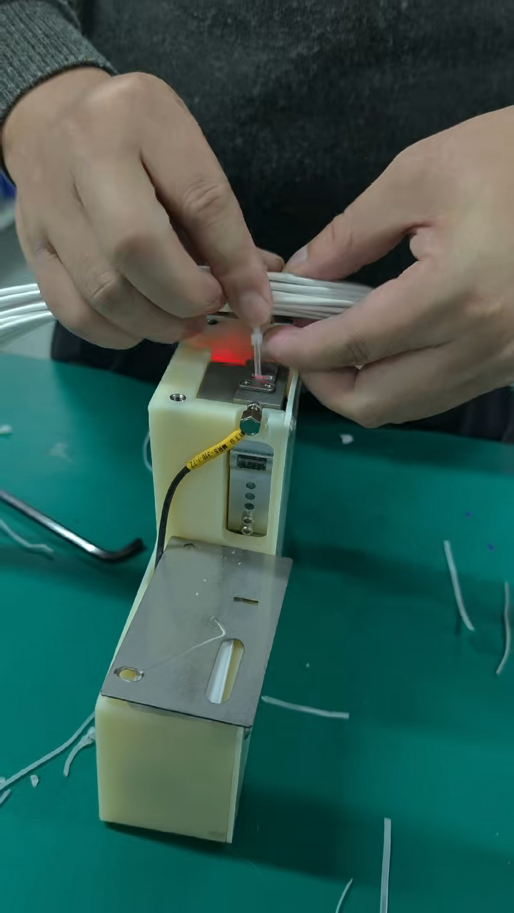 Sabit Kablo Bağı Otomatik Germe ve Kesme Makinesi (Endüktif Tetik) JW-SLQ