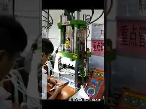 Küçük Enjeksiyon Makinesi ile Beyaz USB Kablo Kalıplama | Hassas Üretim