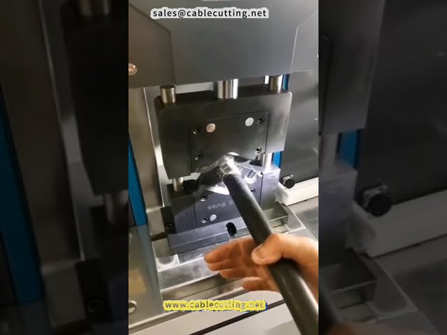 300 Boyut Altı Yönlü Terminal Sıkma Makinesi ile 30 Ton Özel Terminal Sıkma