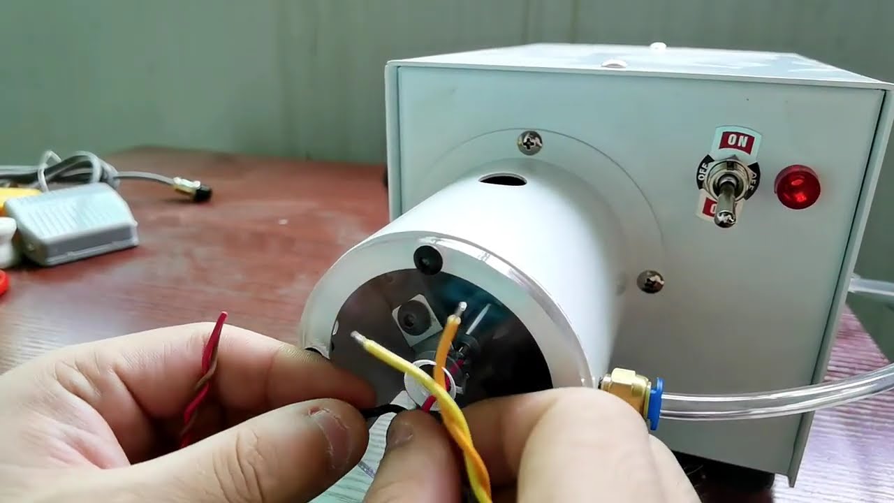 Bıçak Değiştirmeden Farklı Tel Çapları İçin Otomatik Kablo Soyma ve Bükme Makinesi