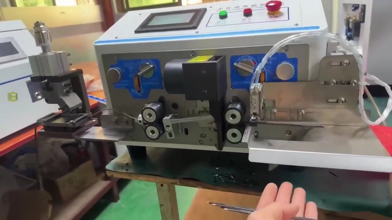 Paralel Kabloları Ayırma, Farklı Uzunluklarda Kesme ve Sıyırma İçin Otomatik Makine