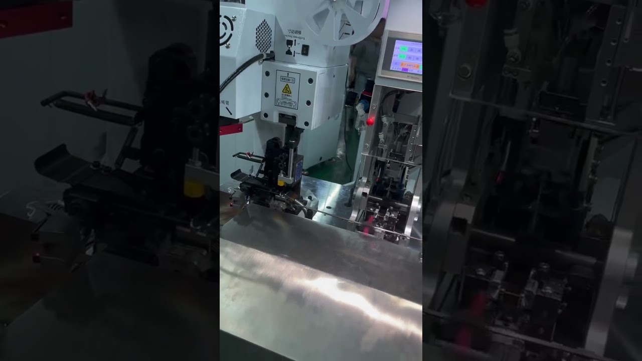 Su Geçirmez Fiş Takma ve Çift Kafalı Otomatik Kablo Kıvırma Makinesi – Gerçek Çekim