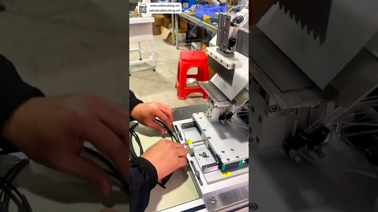 Sünger Katlama Makinesi Hassas Sarma Köpük Aparatı Yüksek Hızlı Otomatik İşleme